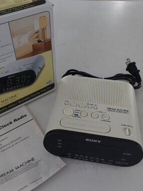 NEW in Box 2006 White SONY Dream Machine ICF-C218 FM / AM Alarm Clock Radio